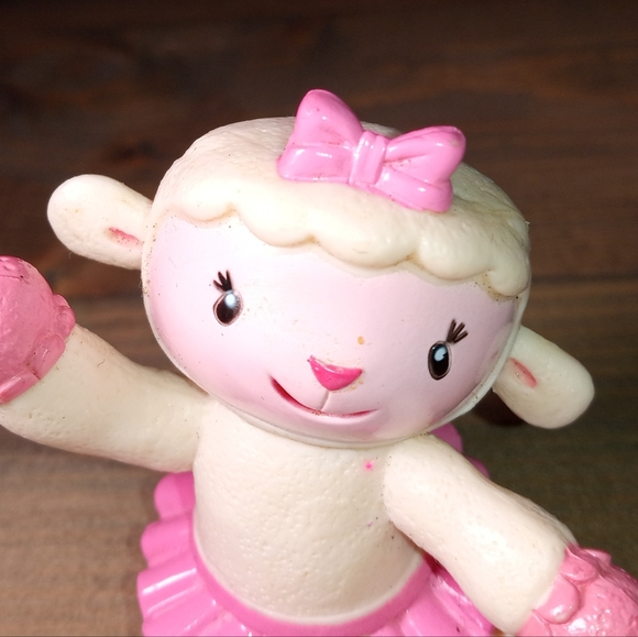 Doc McStuffins Lambie Lamb PVC 2" figure Disney Junior - Picture 1 of 4